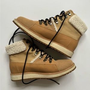TOMS Mesa boots size 8 EUC